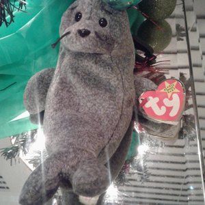 Slippery the seal beanie baby from 1998 RARE one of his Whiskers points upward!!